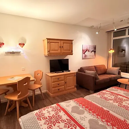 Gemuetliches Alpenstudio Mitten In Perfekt Angebunden, Extrem Ruhig Und Ideal Als Rueckzugsort Fuer Entspannung, Sportliche Aktivitaeten Oder Ein Entspanntes Wochenende Apartment Davos